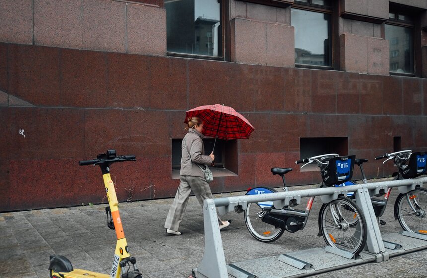 Дождливая и ветреная погода накрыла Москву 27 сентября 12 фото