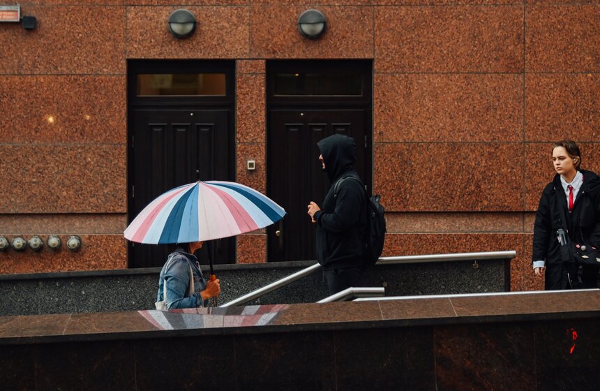 Дождливая и ветреная погода накрыла Москву 27 сентября 6 фото