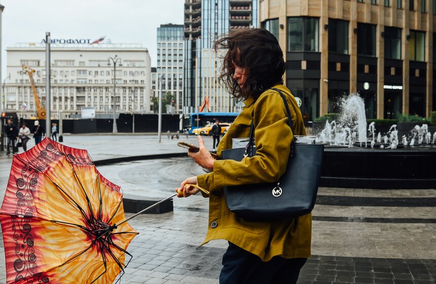 Дождливая и ветреная погода накрыла Москву 27 сентября 17 фото