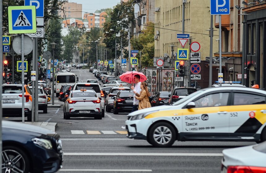 Дождливая и ветреная погода накрыла Москву 27 сентября 1 фото