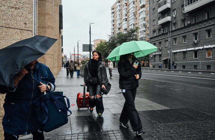 Дождливая и ветреная погода накрыла Москву 27 сентября 3 фото
