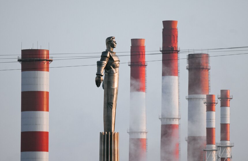 Отреставрированный памятник Юрию Гагарину открыли в Москве 1 фото