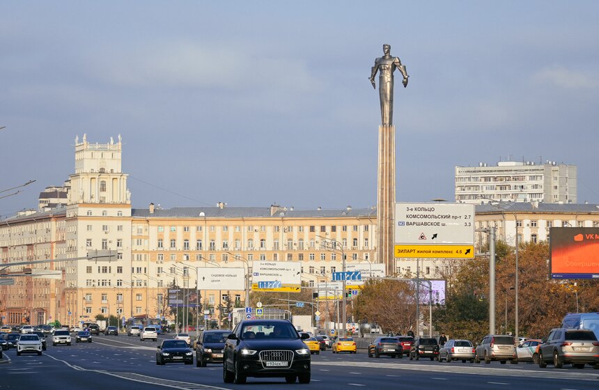 Отреставрированный памятник Юрию Гагарину открыли в Москве 5 фото
