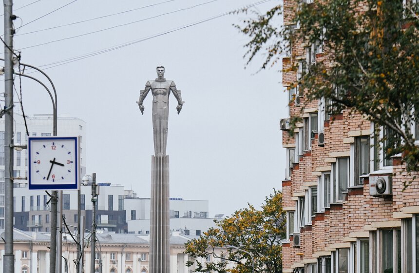 Отреставрированный памятник Юрию Гагарину открыли в Москве 2 фото