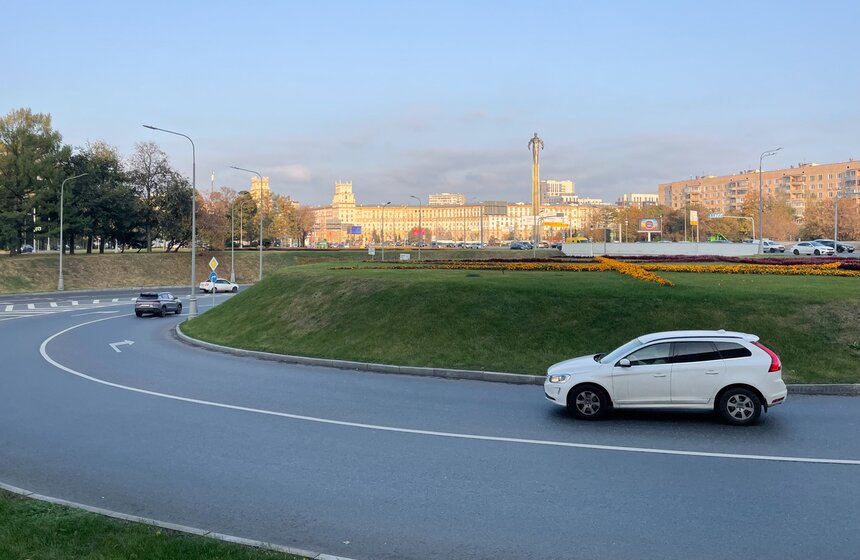 Отреставрированный памятник Юрию Гагарину открыли в Москве 14 фото