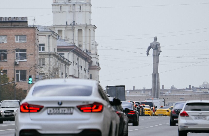 Отреставрированный памятник Юрию Гагарину открыли в Москве 15 фото