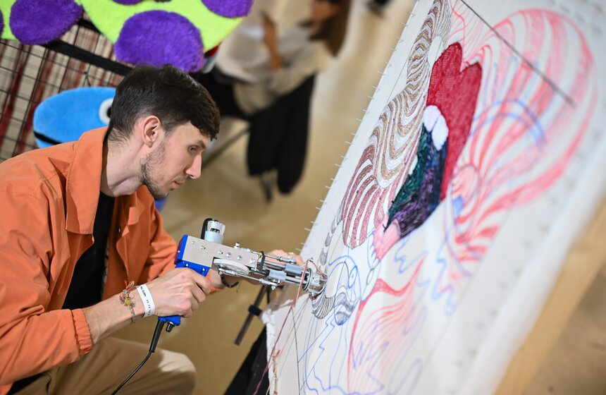 В Москве прошел IX осенний маркет современного искусства WIN-WIN 25 фото