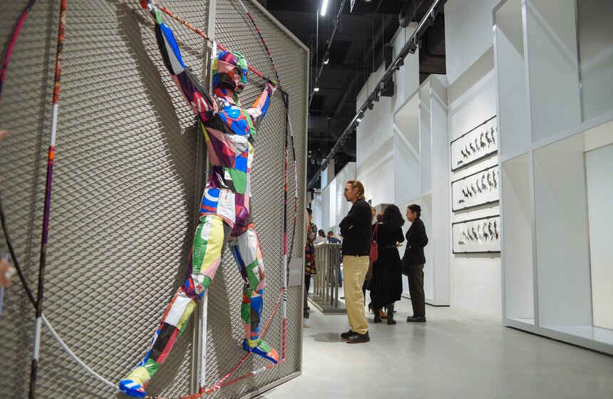 Выставка "ВЫПУСК'24" открылась в "Зарядье" 11 октября 19 фото