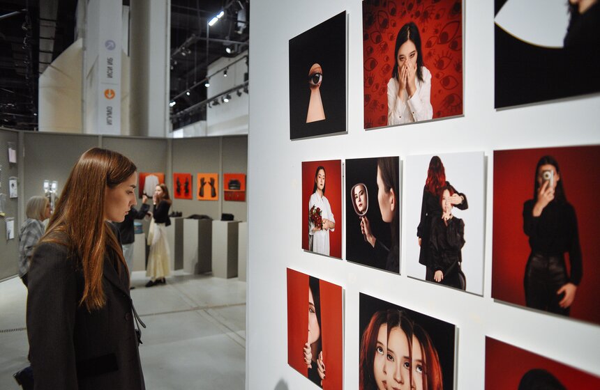 Выставка "ВЫПУСК'24" открылась в "Зарядье" 11 октября 6 фото