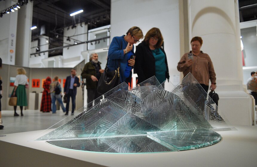 Выставка "ВЫПУСК'24" открылась в "Зарядье" 11 октября 15 фото