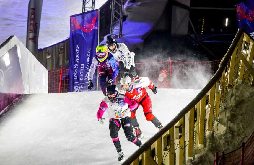 Соревнования по скоростному спуску на коньках состоялись в Москве 9 фото