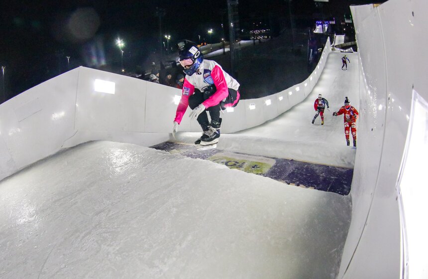 Соревнования по скоростному спуску на коньках состоялись в Москве 17 фото