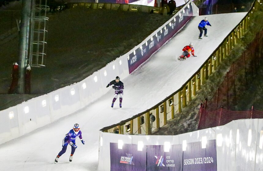 Соревнования по скоростному спуску на коньках состоялись в Москве 13 фото