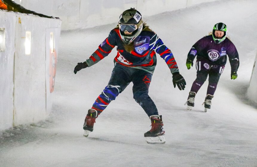 Соревнования по скоростному спуску на коньках состоялись в Москве 12 фото