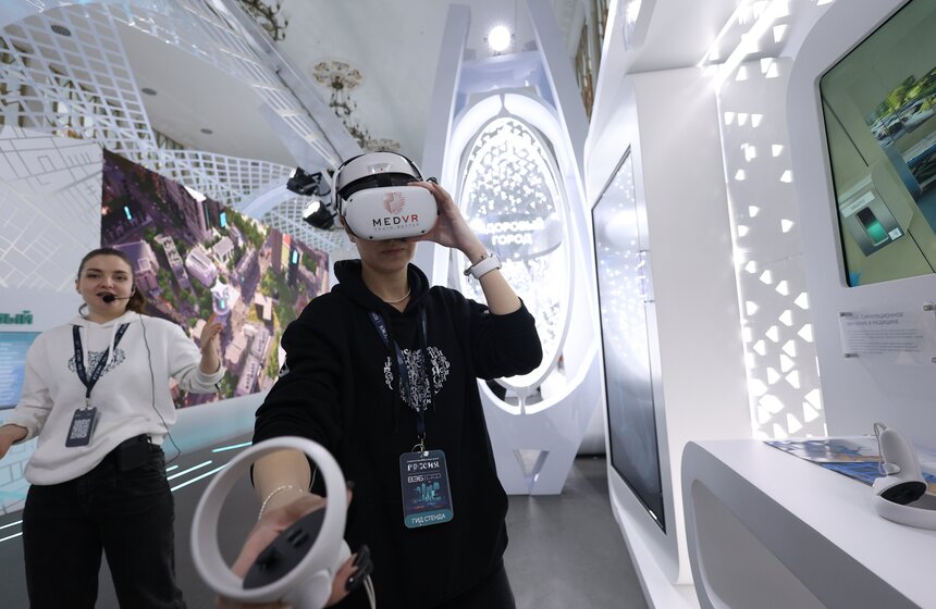 VR-шлем для симуляционного обучения врачей, кардиокресло для оперативной диагностики сердечно-сосудистой системы, цифровая платформа управления умным домом, развивающая анимационная 3D-платформа для школьников – все это можно не только увидеть, но и протестировать.