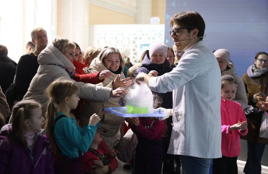 Павильон выставки-форума "Россия" приглашает совершить семейное путешествие во времени 16 фото