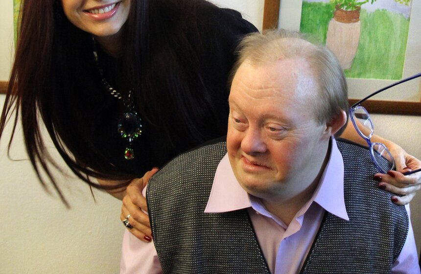 В ЦДХ открылась выставка художника с синдромом Дауна Шестакова 18 фото