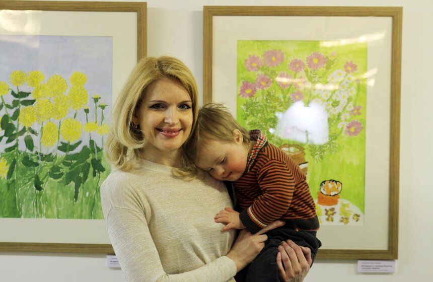 В ЦДХ открылась выставка художника с синдромом Дауна Шестакова 17 фото