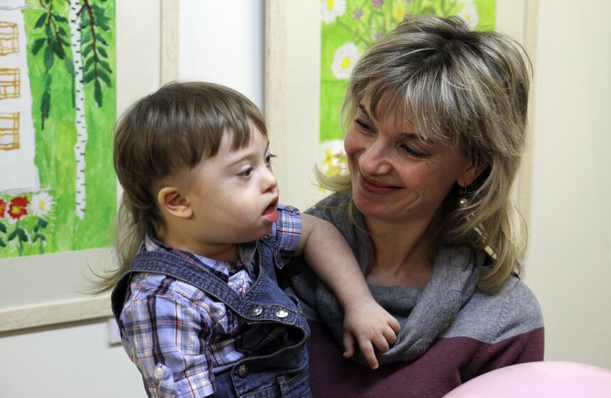 В ЦДХ открылась выставка художника с синдромом Дауна Шестакова 6 фото