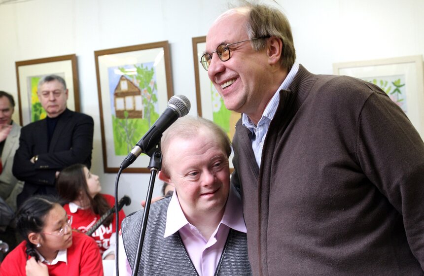 В ЦДХ открылась выставка художника с синдромом Дауна Шестакова 14 фото