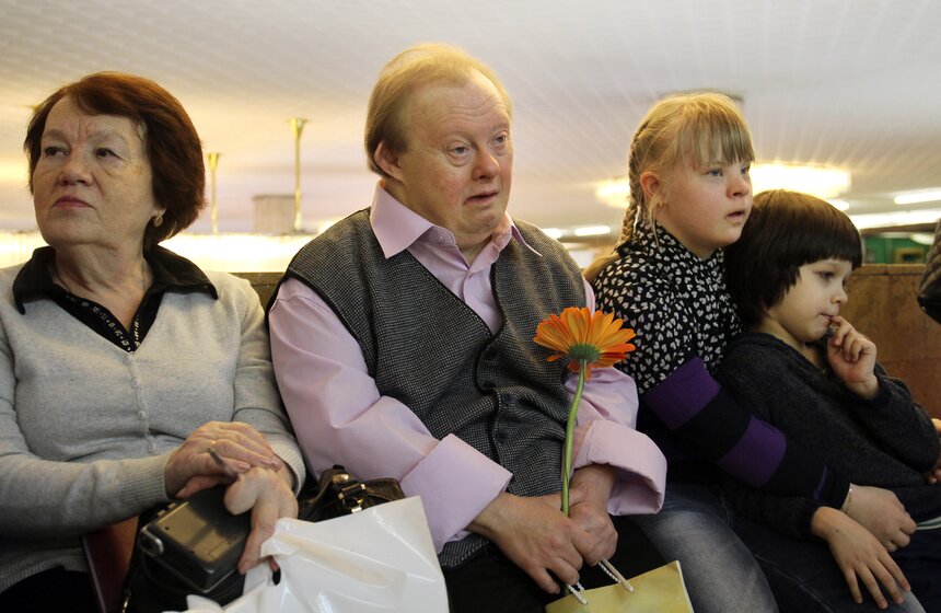 В ЦДХ открылась выставка художника с синдромом Дауна Шестакова 8 фото