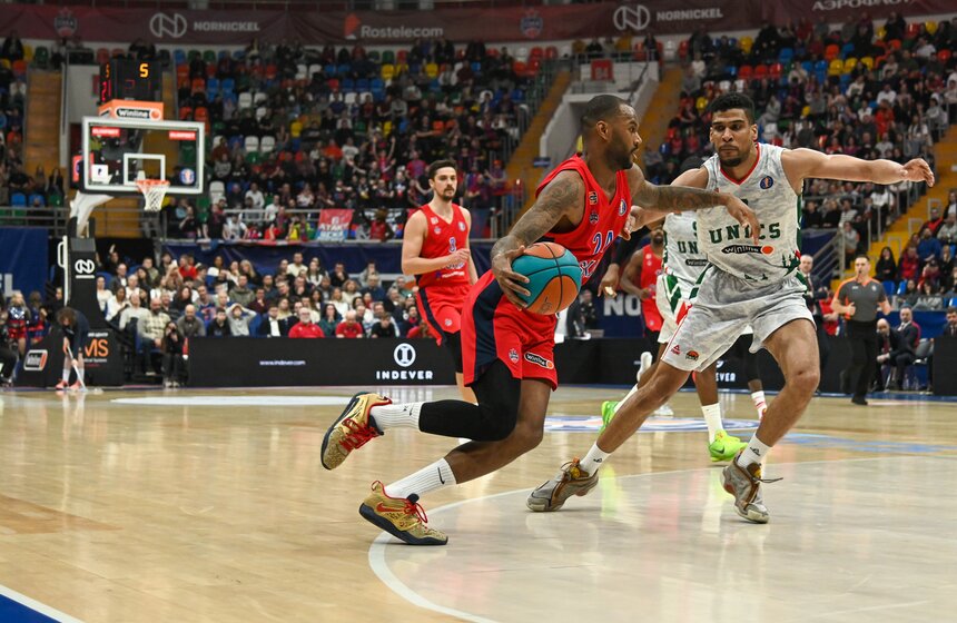 УНИКС выиграл у ЦСКА в матче Единой лиги ВТБ по баскетболу 13 фото