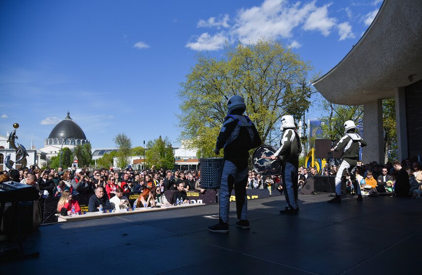 День "Звездных войн" состоялся на ВДНХ в Москве 4 мая 17 фото