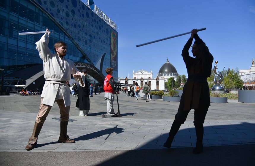 День "Звездных войн" состоялся на ВДНХ в Москве 4 мая 9 фото