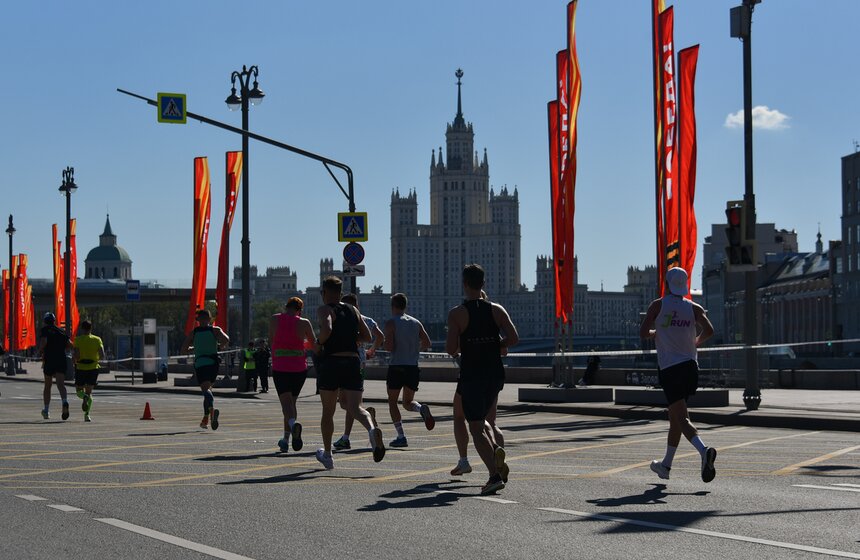 Юбилейный Московский полумарафон прошел в Москве 7 фото