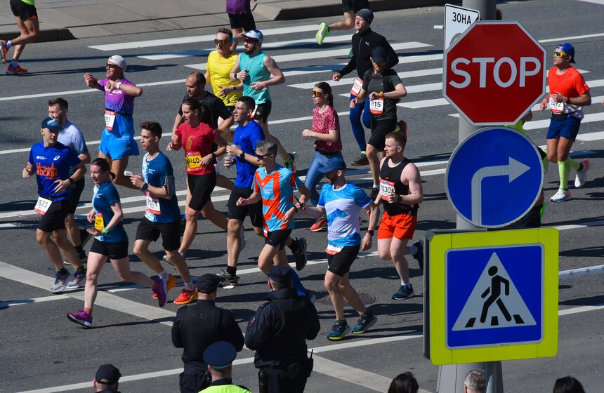 Юбилейный Московский полумарафон прошел в Москве 14 фото