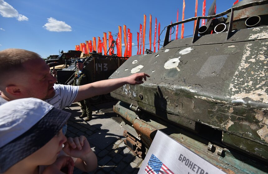 Выставка трофейной техники из зоны СВО открылась на Поклонной горе 1 мая 21 фото