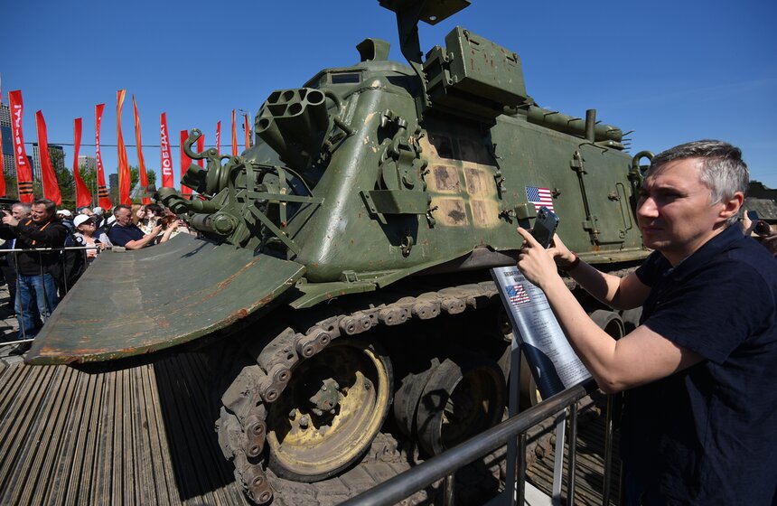 Выставка трофейной техники из зоны СВО открылась на Поклонной горе 1 мая 7 фото