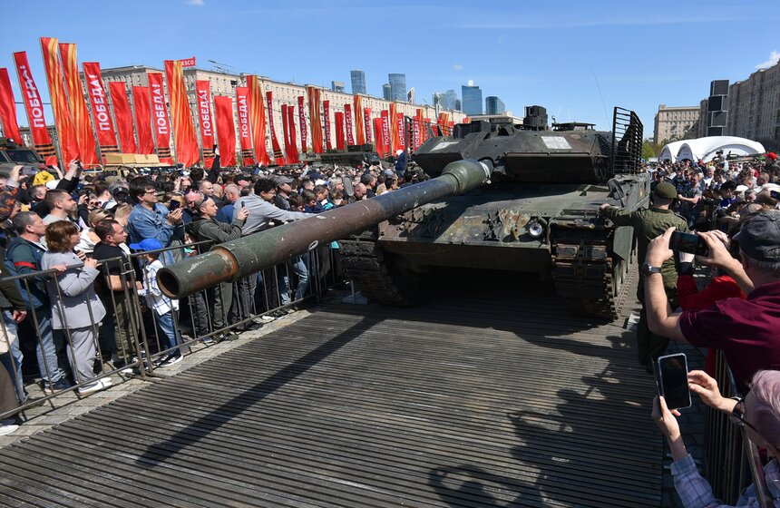 Выставка трофейной техники из зоны СВО открылась на Поклонной горе 1 мая 5 фото