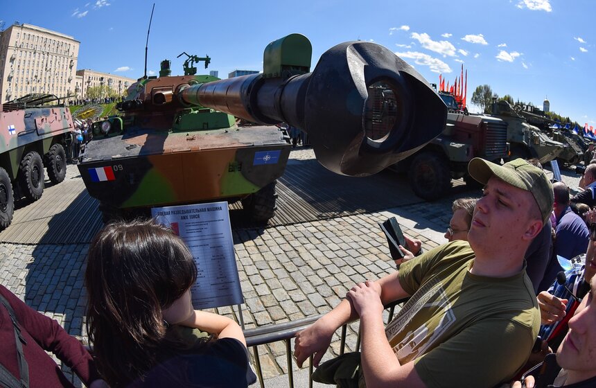 Выставка трофейной техники из зоны СВО открылась на Поклонной горе 1 мая 36 фото