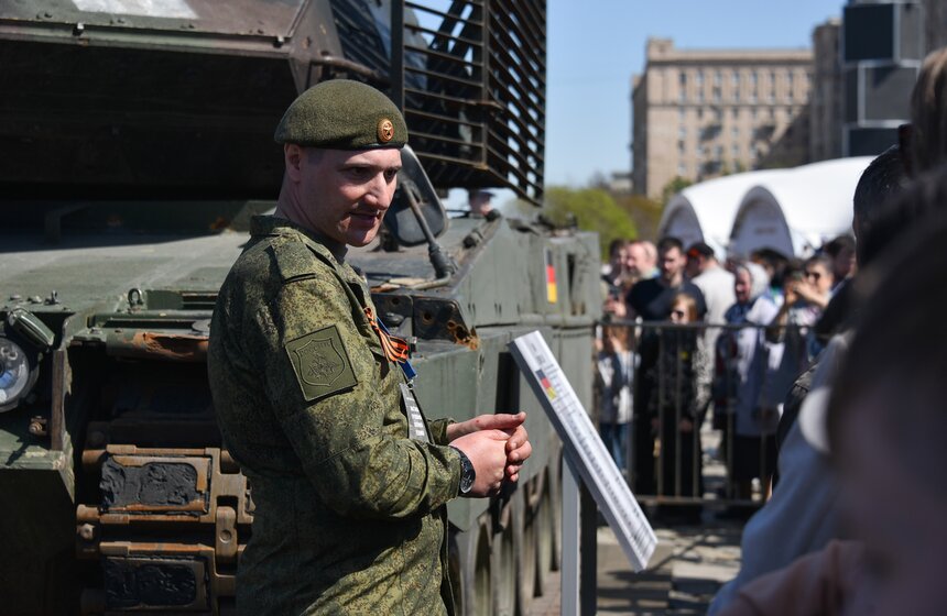 Выставка трофейной техники из зоны СВО открылась на Поклонной горе 1 мая 6 фото