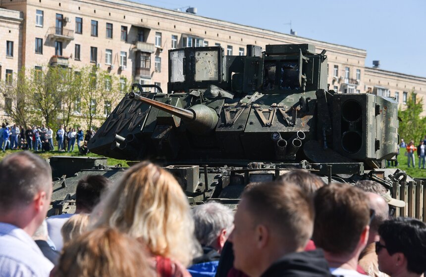 Выставка трофейной техники из зоны СВО открылась на Поклонной горе 1 мая 32 фото