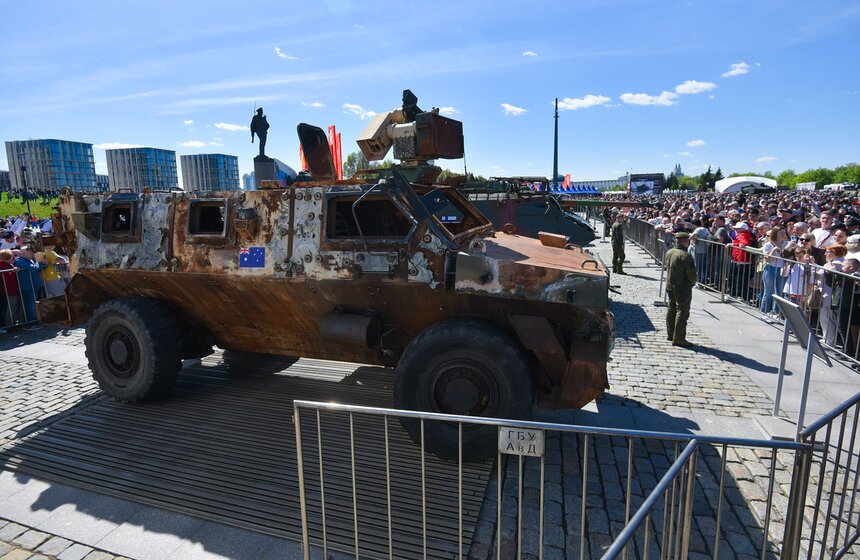 Выставка трофейной техники из зоны СВО открылась на Поклонной горе 1 мая 12 фото