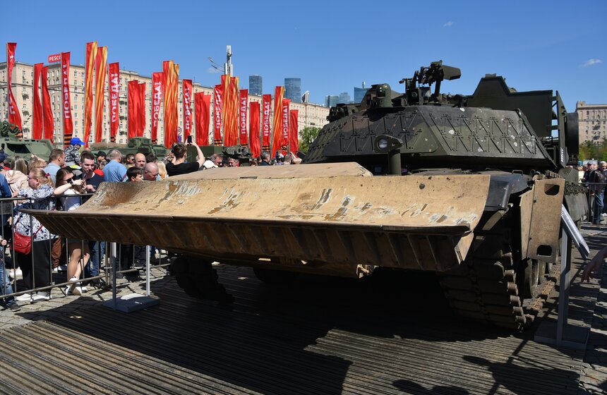 Выставка трофейной техники из зоны СВО открылась на Поклонной горе 1 мая 10 фото
