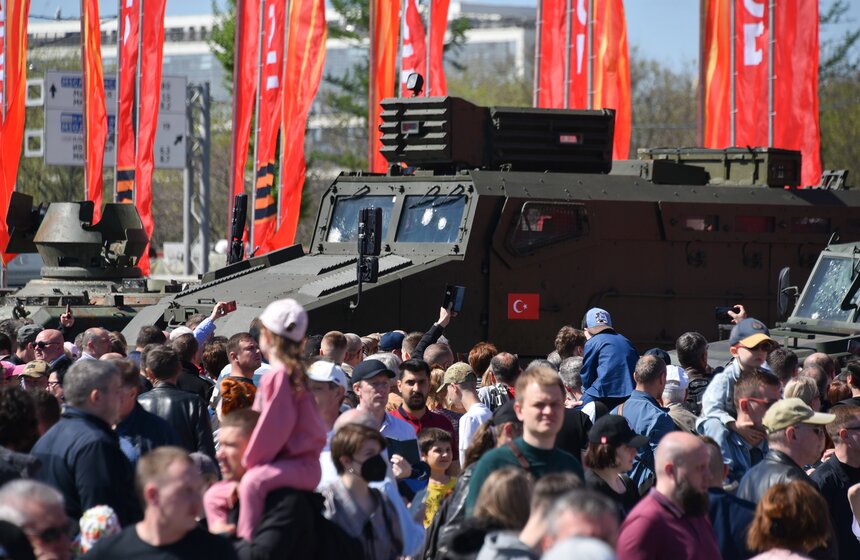 Выставка трофейной техники из зоны СВО открылась на Поклонной горе 1 мая 13 фото