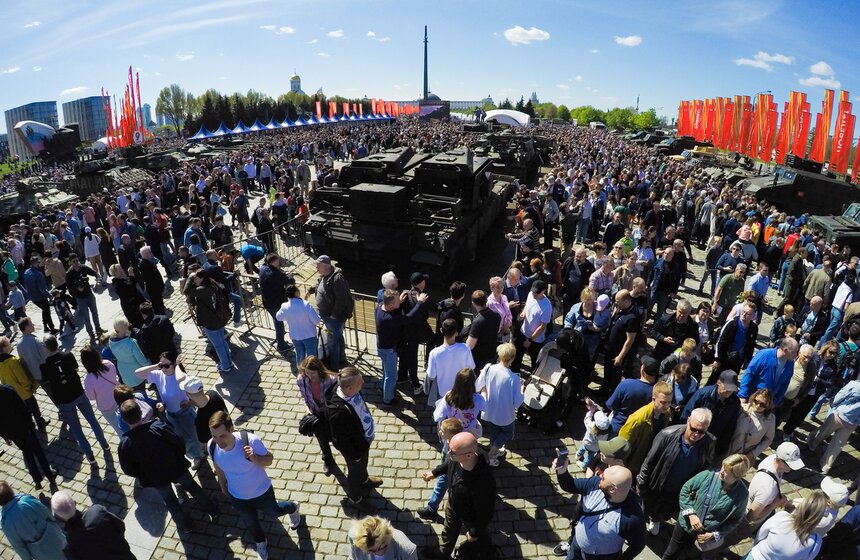 Выставка трофейной техники из зоны СВО открылась на Поклонной горе 1 мая 37 фото