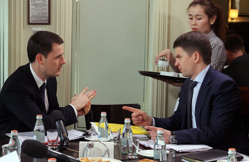 Мэр обсудил с рестораторами правила размещения летних кафе 11 фото