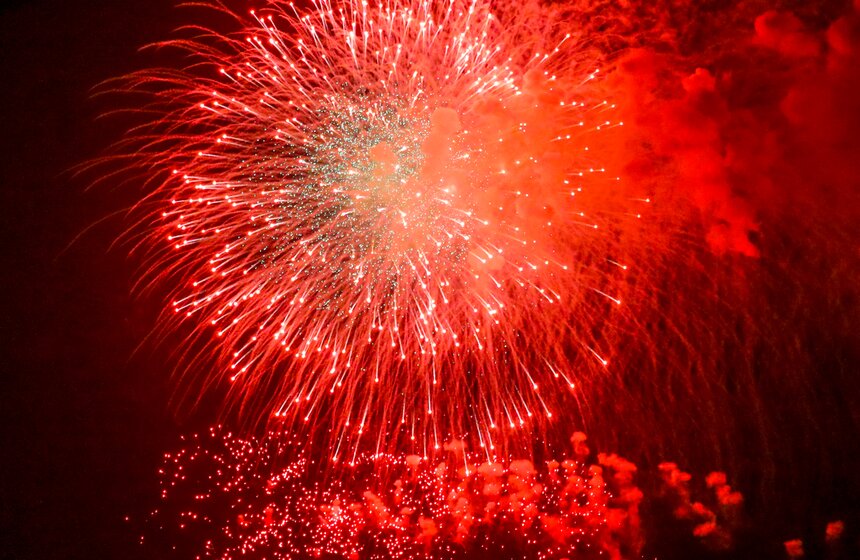 Салют по случаю Дня Победы прошел в Москве 9 мая 9 фото