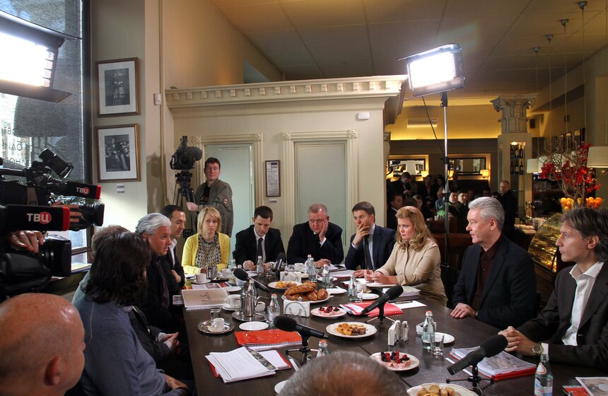 Мэр обсудил с рестораторами правила размещения летних кафе 7 фото