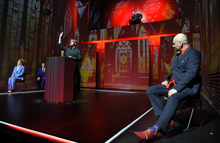 Премьера спектакля "Мюнхгаузен" состоялась в электротеатре "Станиславский" в Москве 18 фото