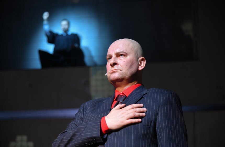 Премьера спектакля "Мюнхгаузен" состоялась в электротеатре "Станиславский" в Москве 15 фото