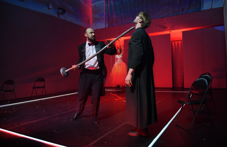 Премьера спектакля "Мюнхгаузен" состоялась в электротеатре "Станиславский" в Москве 13 фото