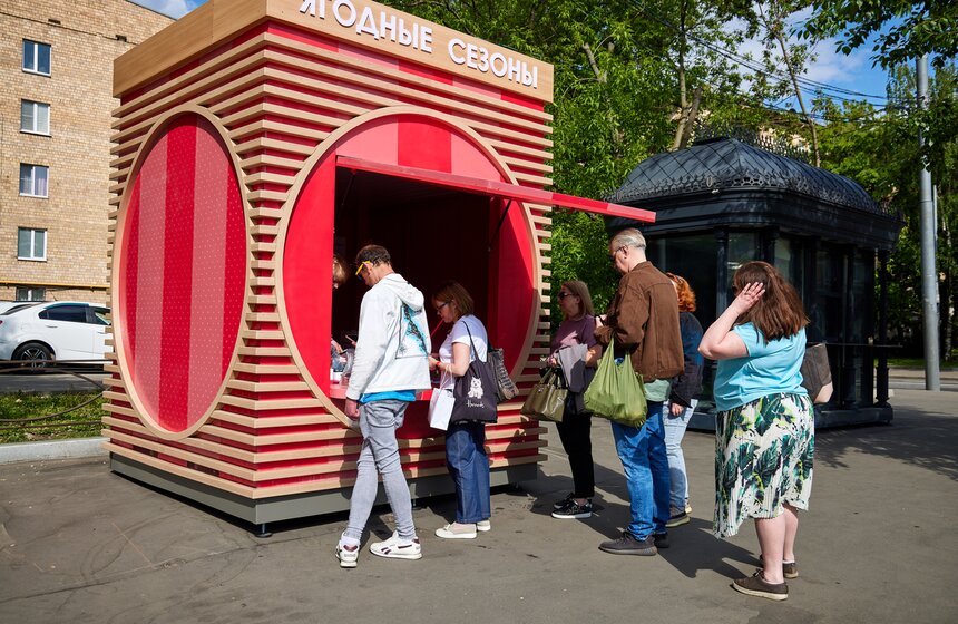 Сезонные точки продажи клубники открылись в столице 10 фото