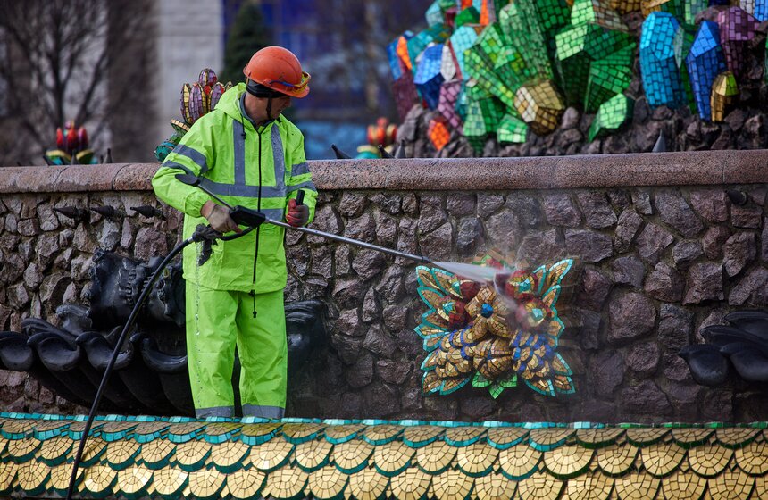 Фонтан "Каменный цветок" привели в порядок после зимы 22 фото