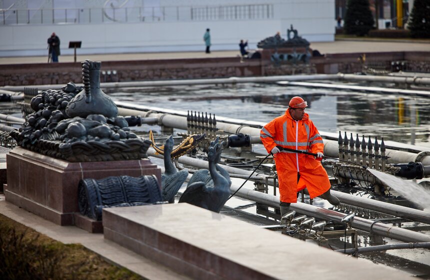 Фонтан "Каменный цветок" привели в порядок после зимы 21 фото