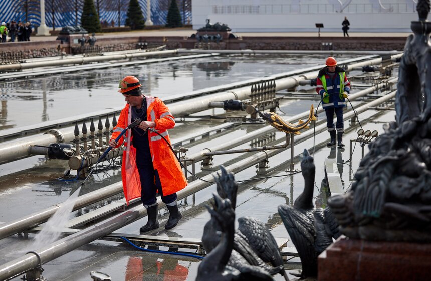 Фонтан "Каменный цветок" привели в порядок после зимы 8 фото